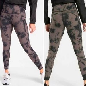 Athleta Rainier Reflective Tight in Powerlift Size Small